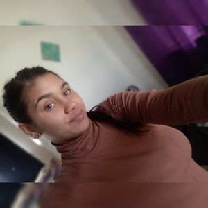 Meet your Posher, Lara